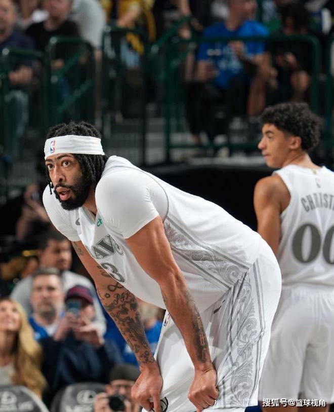 爱游戏登入浓眉哥回归赛场，大胜首场状态亮眼，曼联观众沸腾！的简单介绍